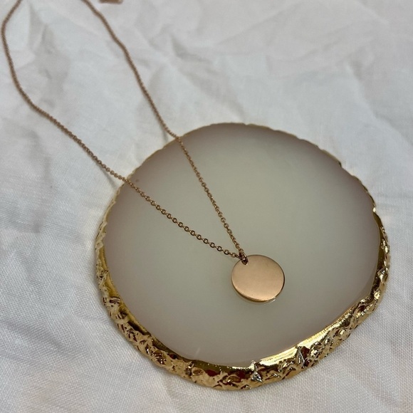 Dainty‎ Rose Gold stainless steel engraved Flower on delicate Chain necklace - Picture 3 of 12